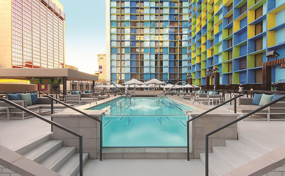 The LINQ Hotel & Casino – A Caesars Rewards Destination — Pool in Las Vegas, Nevada