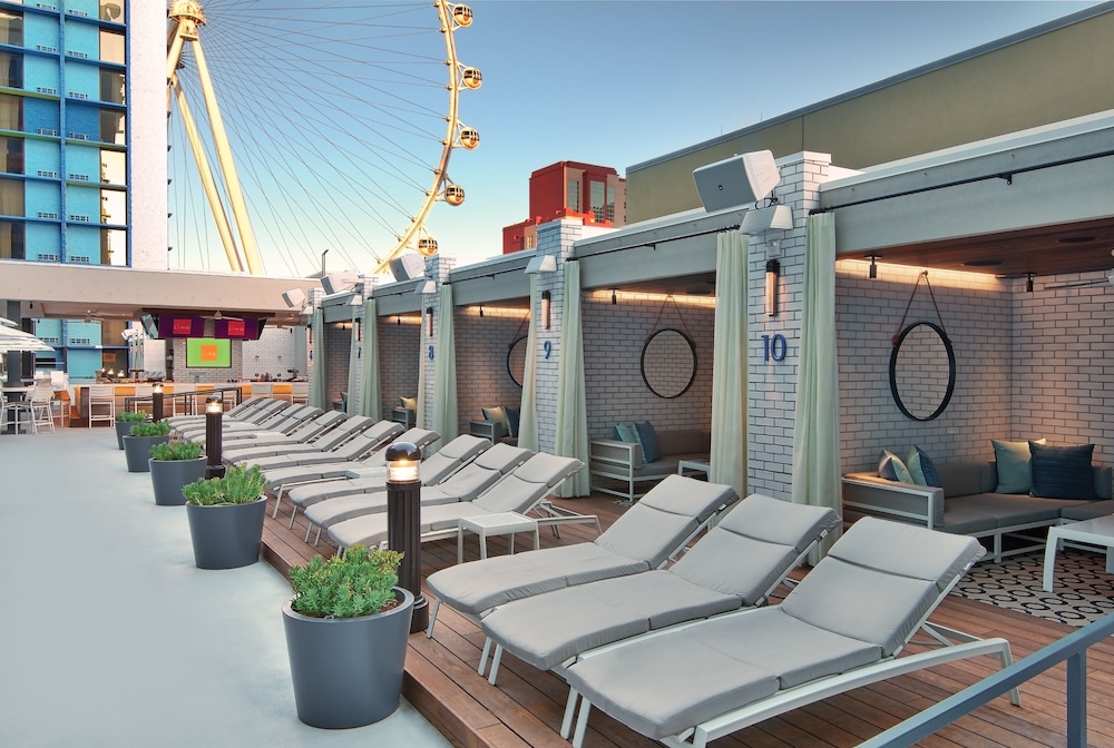 The LINQ Hotel & Casino – A Caesars Rewards Destination — Pool in Las Vegas, Nevada