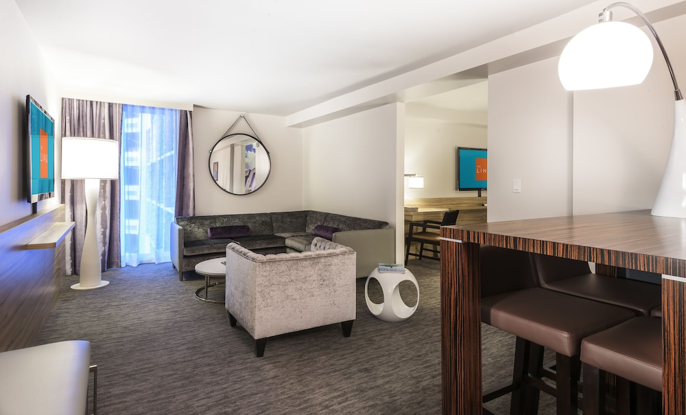 The LINQ Hotel & Casino – A Caesars Rewards Destination — Rooms in Las Vegas, Nevada