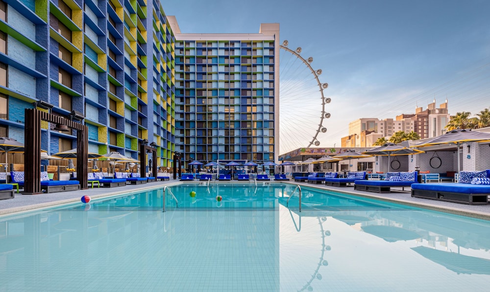The LINQ Hotel & Casino – A Caesars Rewards Destination — Pool in Las Vegas, Nevada