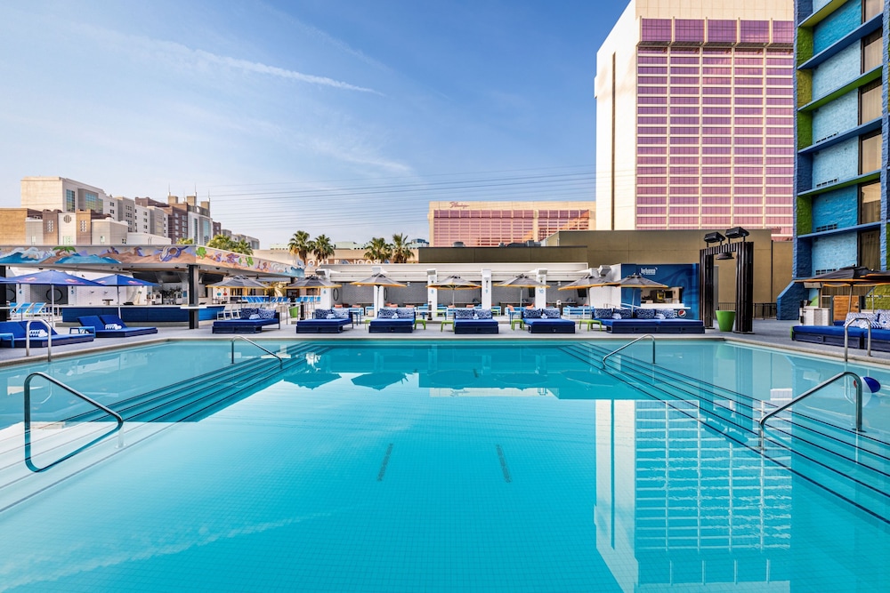 The LINQ Hotel & Casino – A Caesars Rewards Destination — Pool in Las Vegas, Nevada