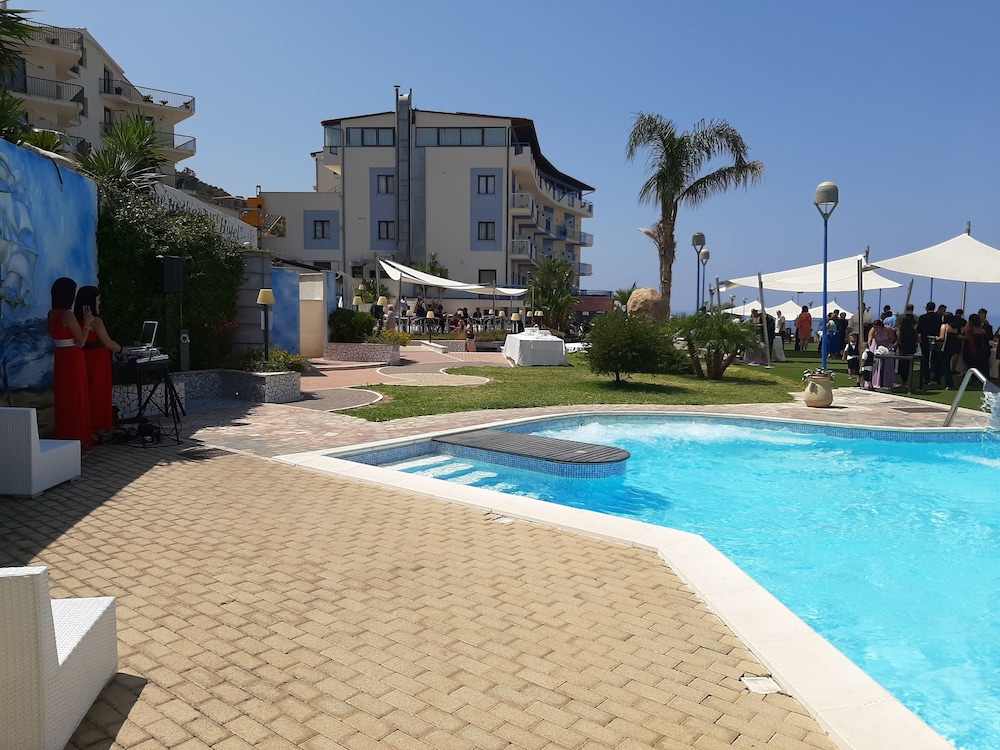 Tus' Hotel - zdjęcie 3