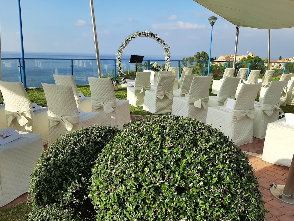 Tus' Hotel — Hotel building in Castel di Tusa, Sicily