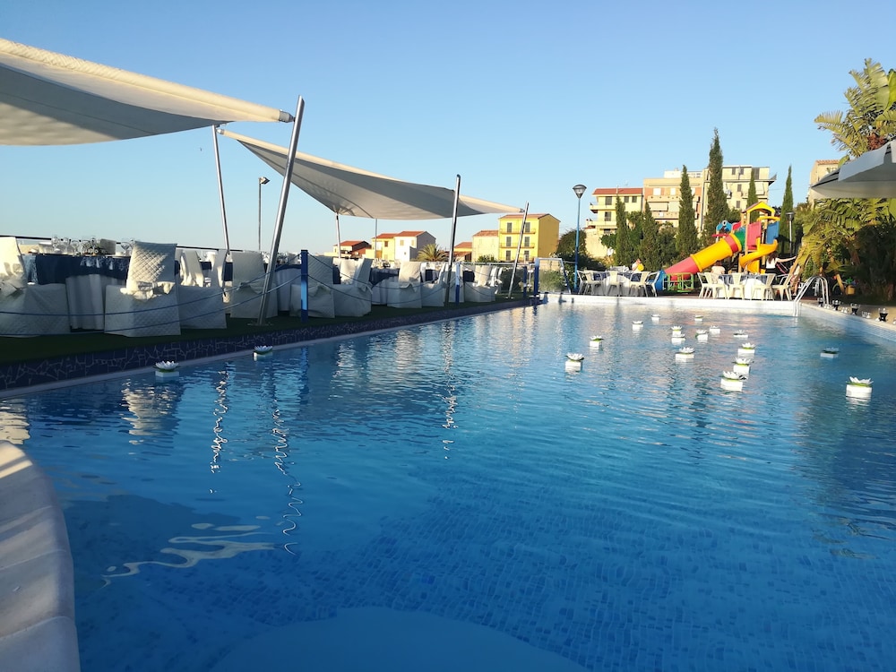 Tus' Hotel — Swimming pool in Castel di Tusa, Sicily