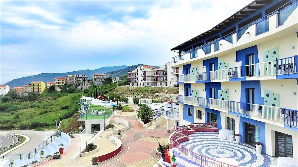 Tus' Hotel — Hotel building in Castel di Tusa, Sicily