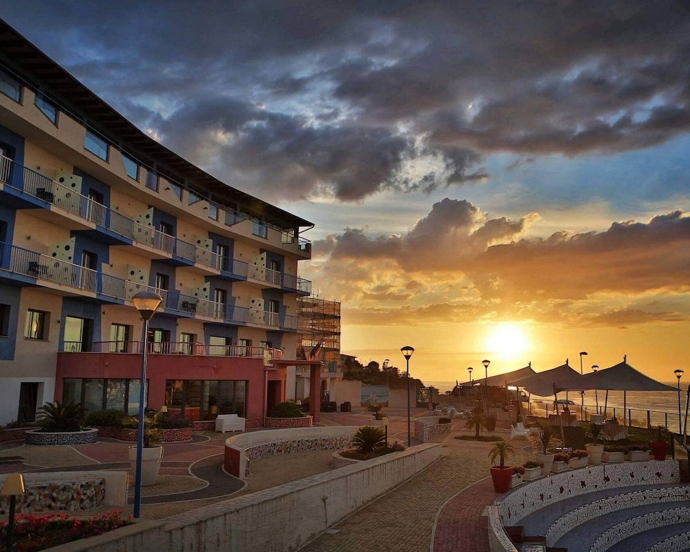 Tus' Hotel — Hotel building in Castel di Tusa, Sicily
