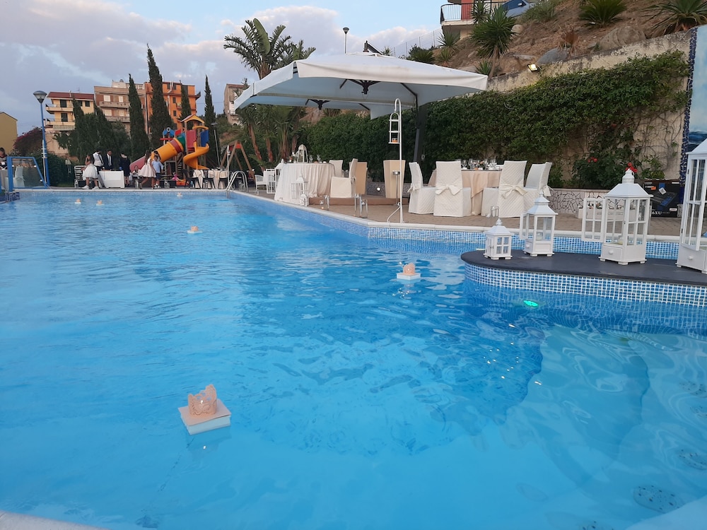 Tus' Hotel — Swimming pool in Castel di Tusa, Sicily