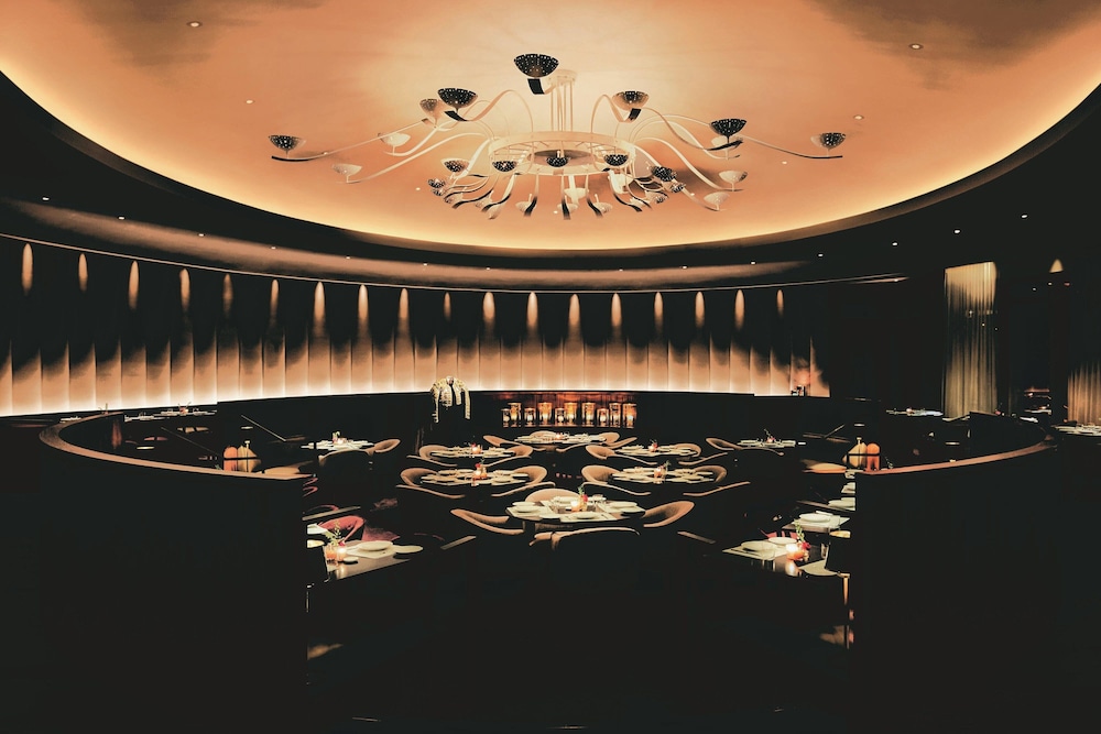 The Miami Beach EDITION — Restaurant & bars in Miami, Florida