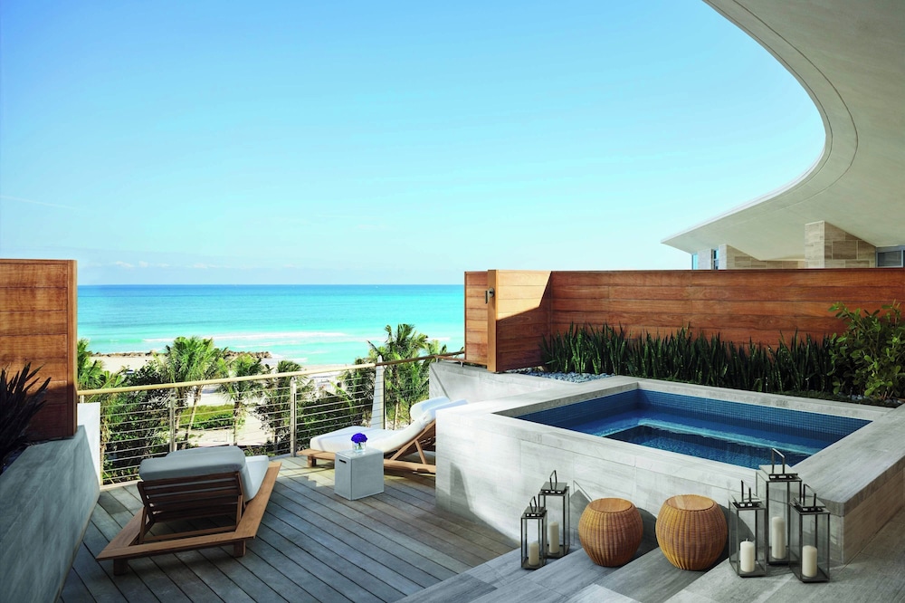 The Miami Beach EDITION — Swimming pool in Miami, Florida