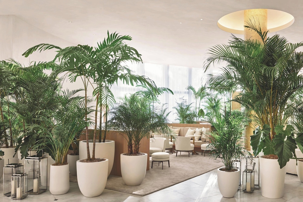 The Miami Beach EDITION — Hotel building in Miami, Florida