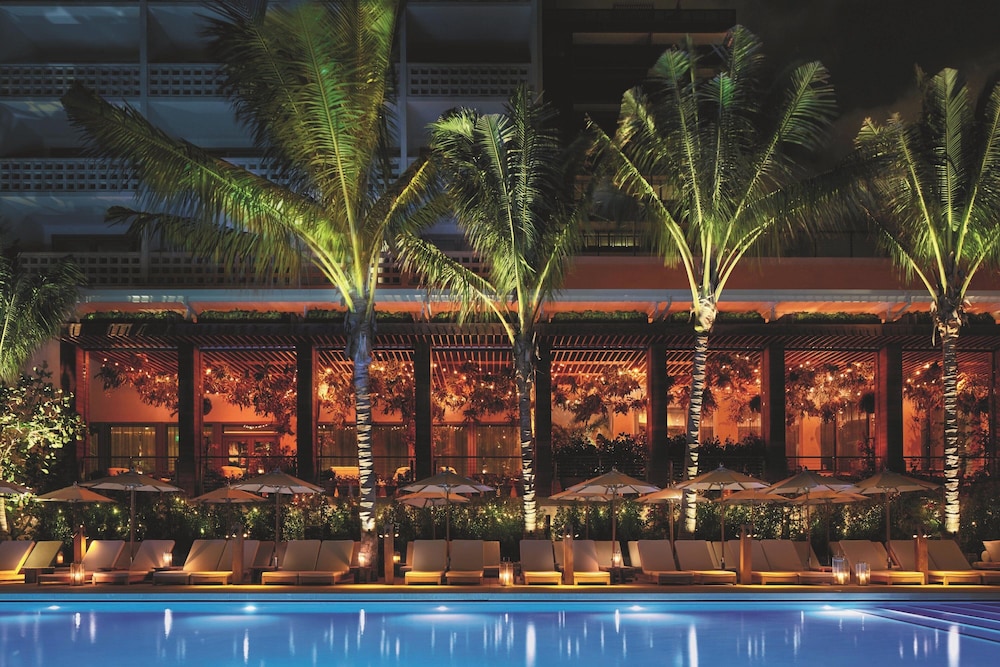 The Miami Beach EDITION — Swimming pool in Miami, Florida
