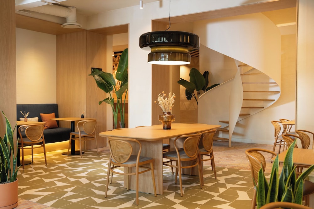 Ocean Drive Sevilla — Restaurant & bars in Seville, Andalusia