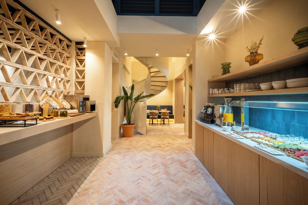Ocean Drive Sevilla — Restaurant & bars in Seville, Andalusia