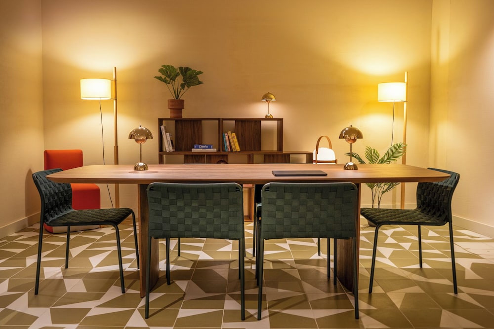 Ocean Drive Sevilla — Restaurant & bars in Seville, Andalusia