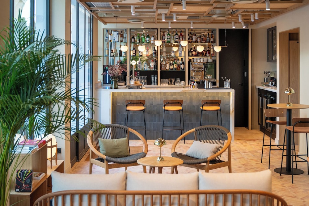 Ocean Drive Sevilla — Restaurant & bars in Seville, Andalusia