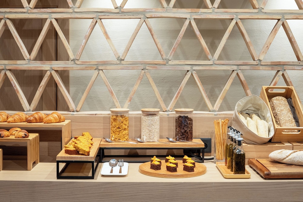 Ocean Drive Sevilla — Restaurant & bars in Seville, Andalusia