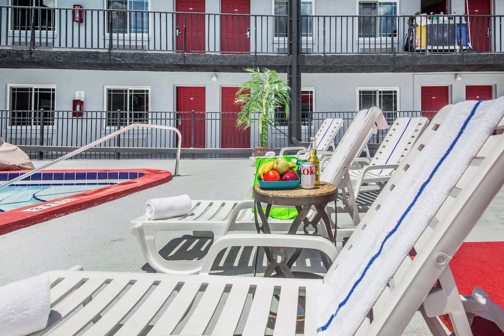 Seasons Florida Resort — Swimming pool in Kissimmee, Florida