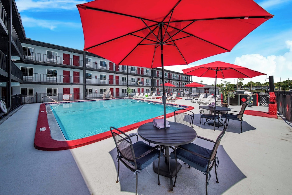 Seasons Florida Resort — Swimming pool in Kissimmee, Florida