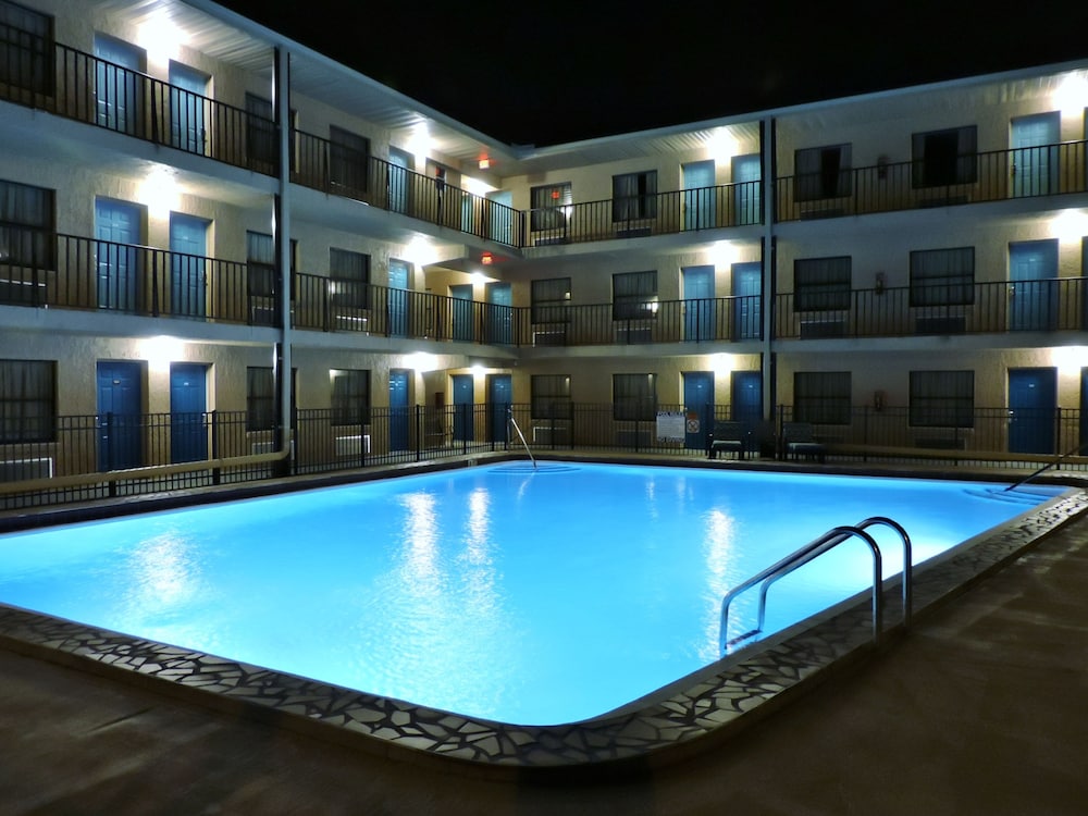 Seasons Florida Resort — Swimming pool in Kissimmee, Florida
