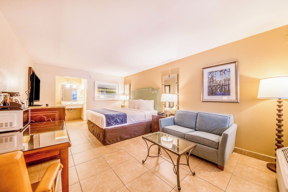 Seasons Florida Resort — Hotel rooms in Kissimmee, Florida