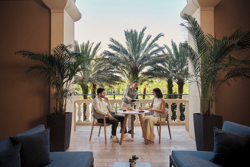 Four Seasons Resort Orlando at WALT DISNEY WORLD® Resort — Hotel building in Walt Disney World Resort, Florida