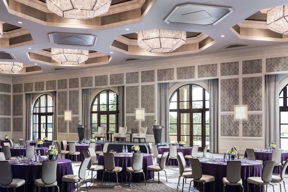Four Seasons Resort Orlando at WALT DISNEY WORLD® Resort — Hotel building in Walt Disney World Resort, Florida