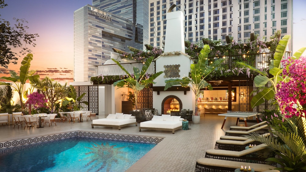 Hotel Figueroa, Unbound Collection by Hyatt — Swimming pool in Los Angeles, California