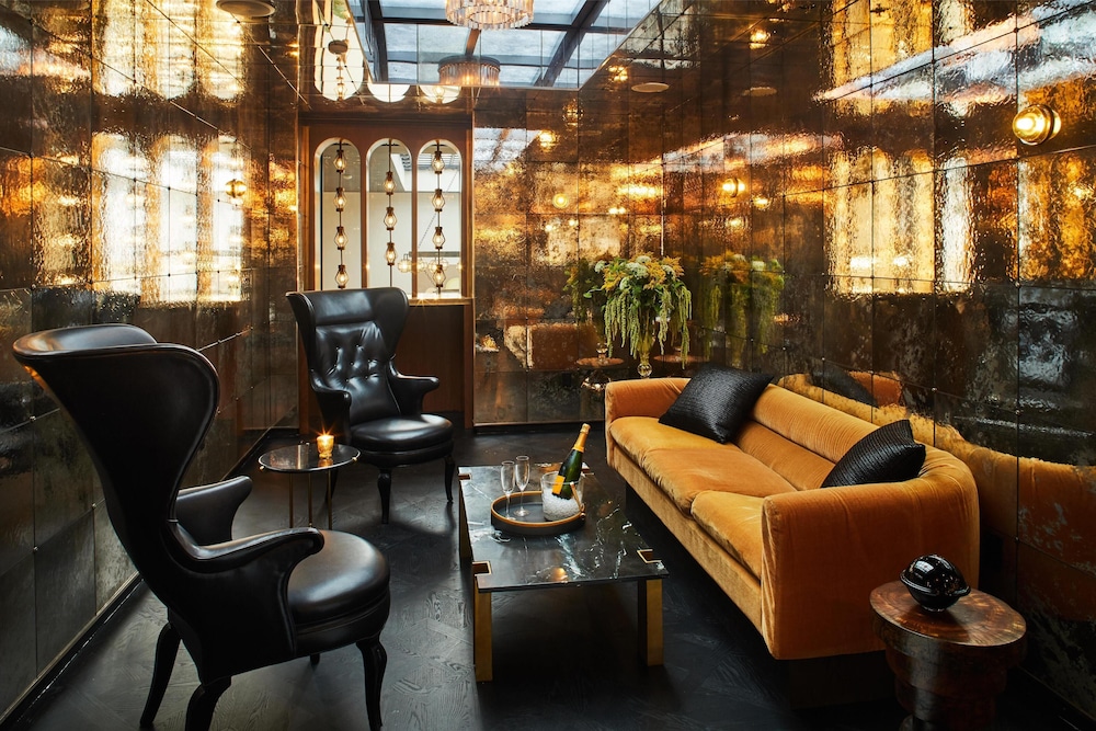 Hotel Figueroa, Unbound Collection by Hyatt — Restaurant & bars in Los Angeles, California