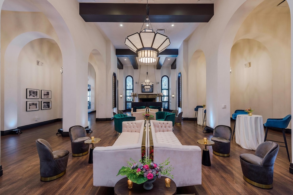 Hotel Figueroa, Unbound Collection by Hyatt — Restaurant & bars in Los Angeles, California