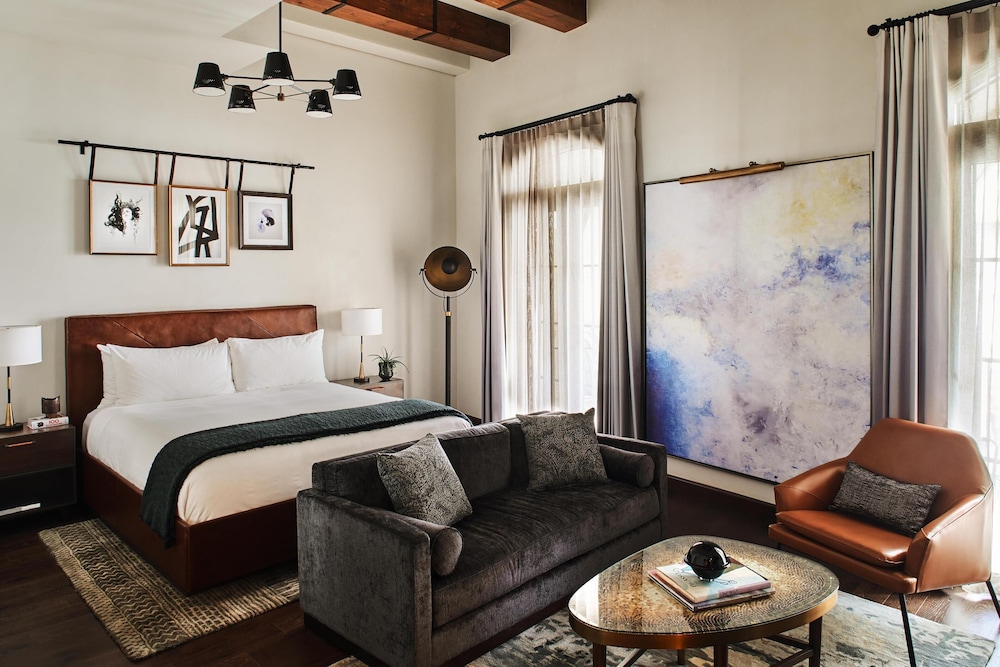 Hotel Figueroa, Unbound Collection by Hyatt — Hotel rooms in Los Angeles, California