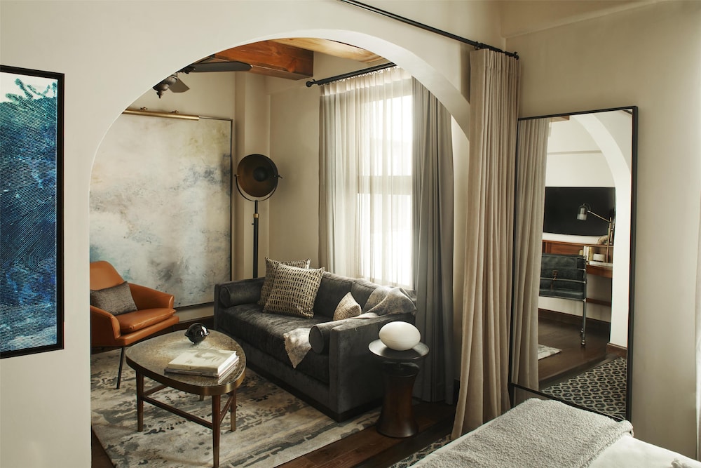 Hotel Figueroa, Unbound Collection by Hyatt — Hotel rooms in Los Angeles, California