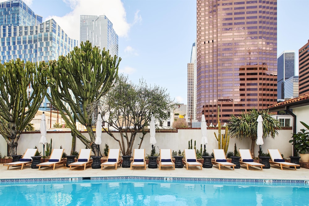 Hotel Figueroa, Unbound Collection by Hyatt — Swimming pool in Los Angeles, California