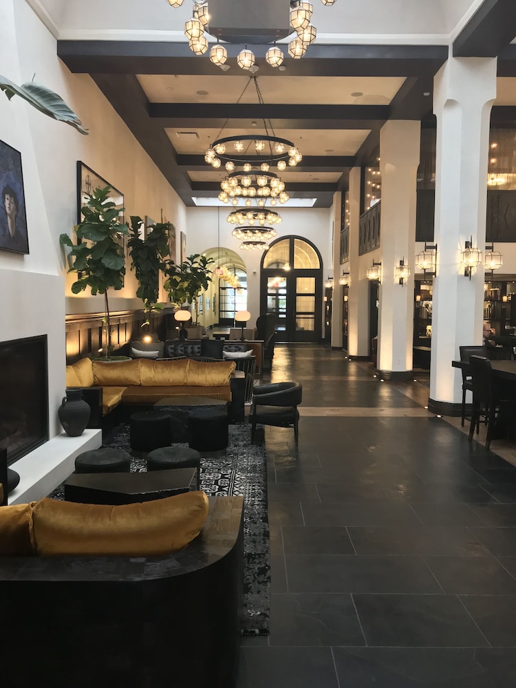 Hotel Figueroa, Unbound Collection by Hyatt — Hotel building in Los Angeles, California