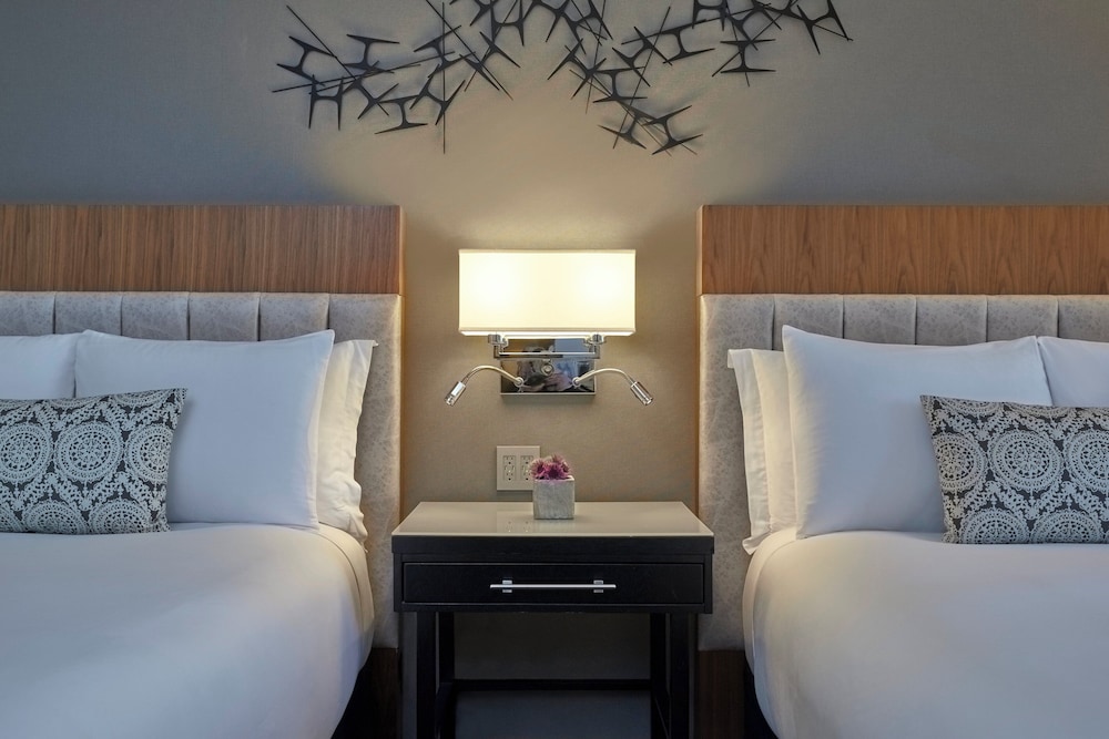 Loews Chicago Hotel — Hotel rooms in Chicago, Illinois