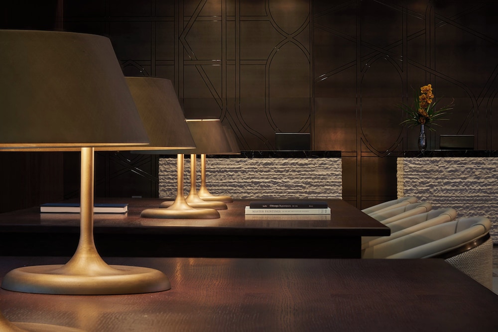 Loews Chicago Hotel — Restaurant & bars in Chicago, Illinois