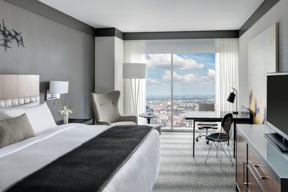 Loews Chicago Hotel — Hotel rooms in Chicago, Illinois