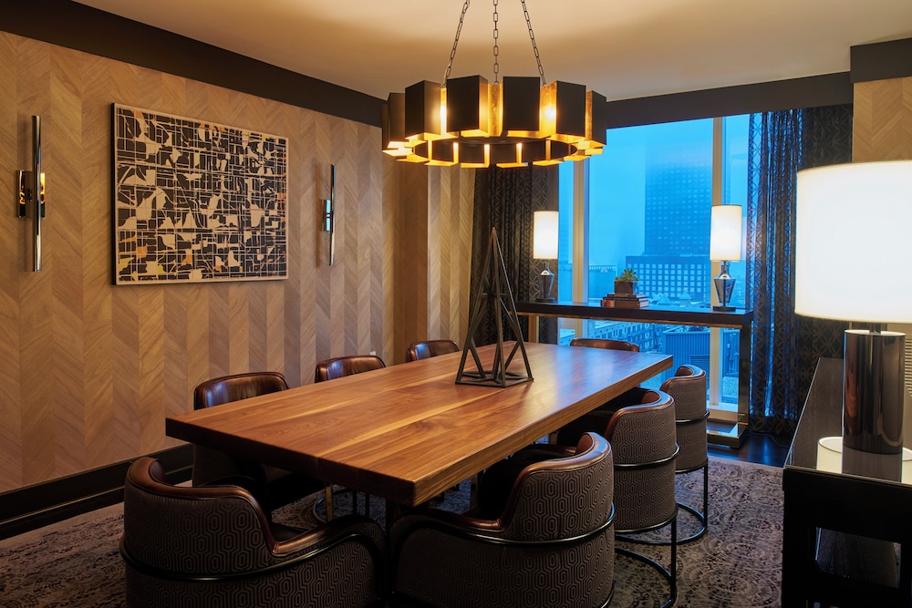 Loews Chicago Hotel — Hotel rooms in Chicago, Illinois