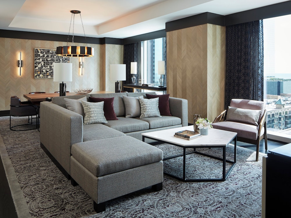 Loews Chicago Hotel — Hotel rooms in Chicago, Illinois