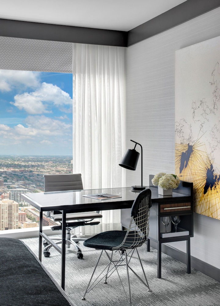 Loews Chicago Hotel — Hotel rooms in Chicago, Illinois