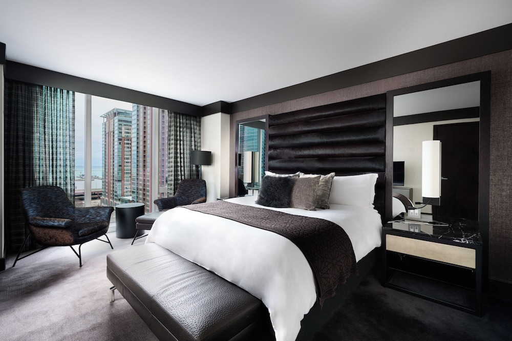Loews Chicago Hotel — Hotel rooms in Chicago, Illinois
