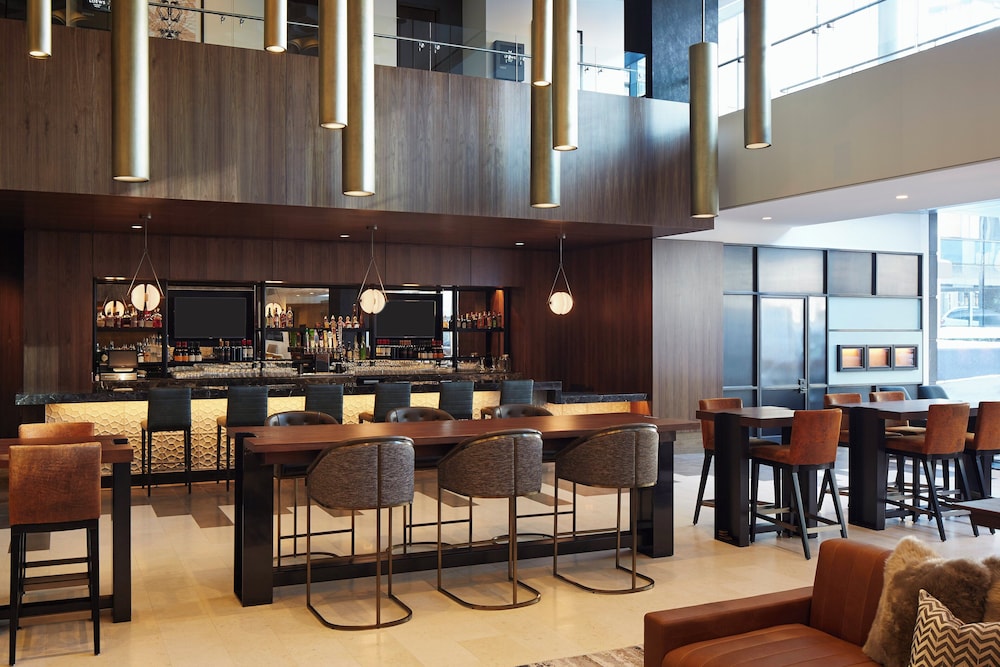 Loews Chicago Hotel — Restaurant & bars in Chicago, Illinois