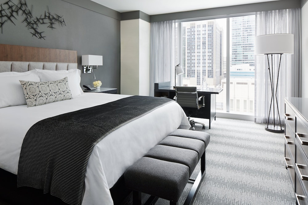 Loews Chicago Hotel — Hotel rooms in Chicago, Illinois