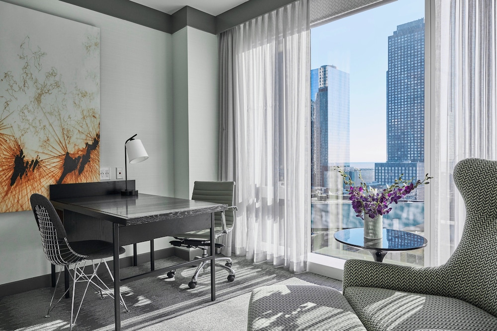 Loews Chicago Hotel — Hotel rooms in Chicago, Illinois