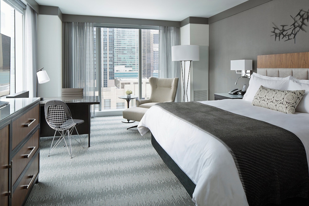 Loews Chicago Hotel — Hotel rooms in Chicago, Illinois