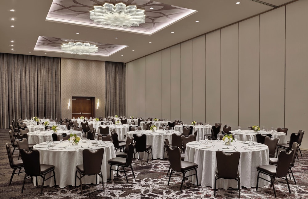Loews Chicago Hotel — Restaurant & bars in Chicago, Illinois