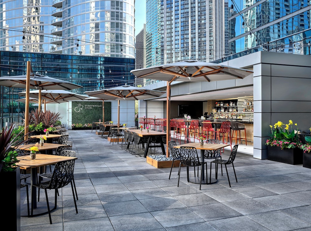 Loews Chicago Hotel — Restaurant & bars in Chicago, Illinois
