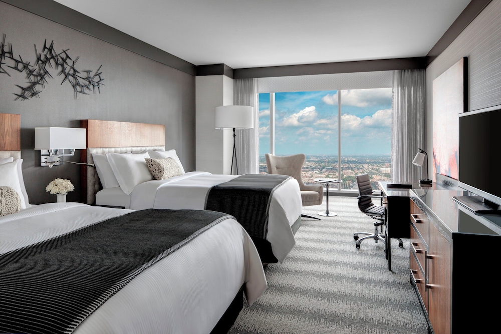Loews Chicago Hotel — Hotel rooms in Chicago, Illinois