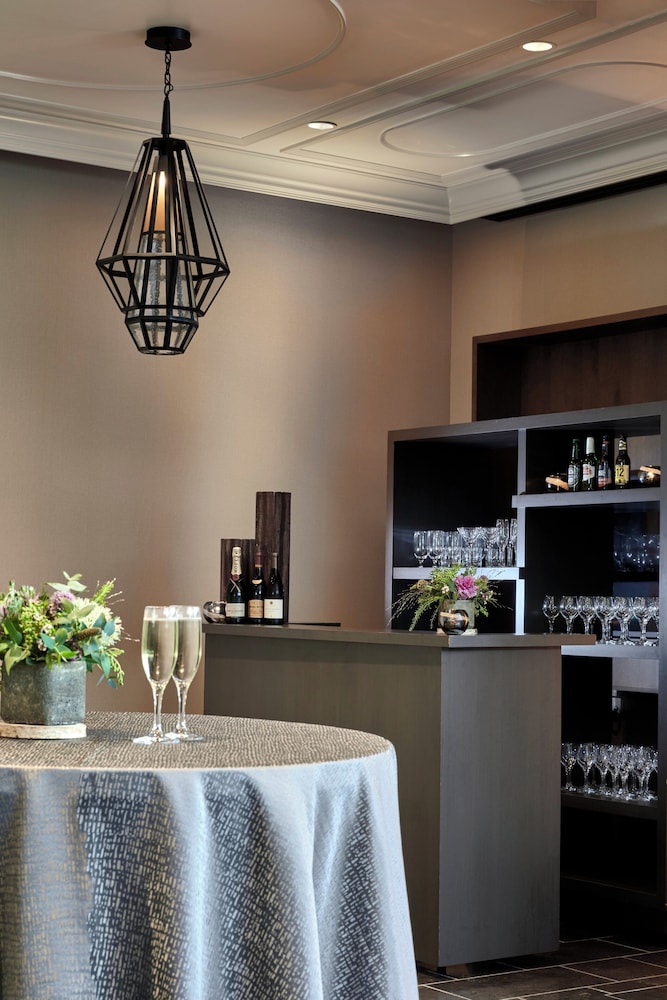 Loews Chicago Hotel — Restaurant & bars in Chicago, Illinois