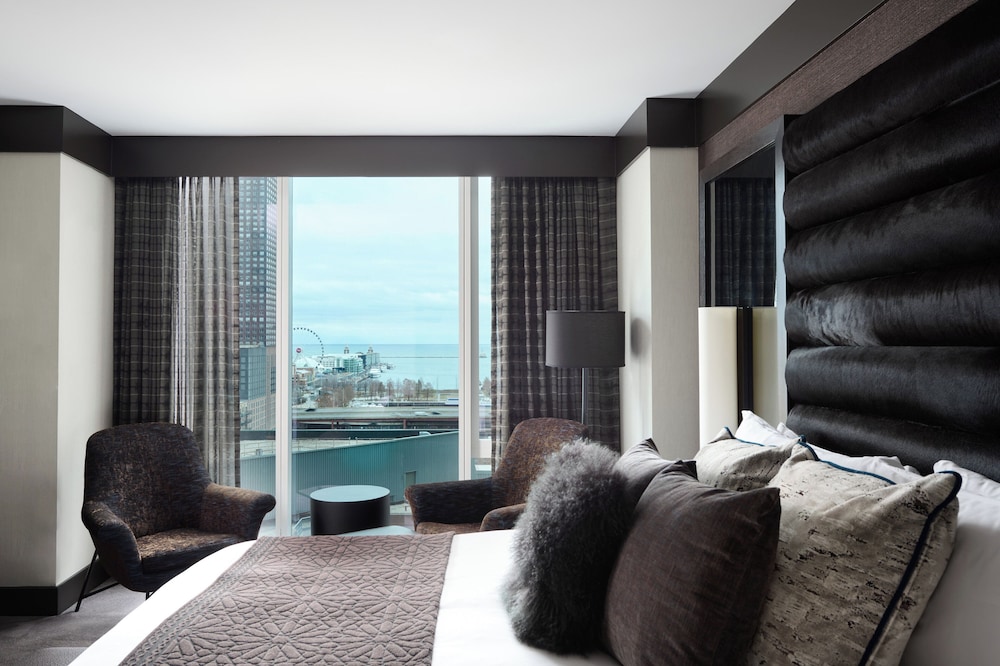 Loews Chicago Hotel — Hotel rooms in Chicago, Illinois