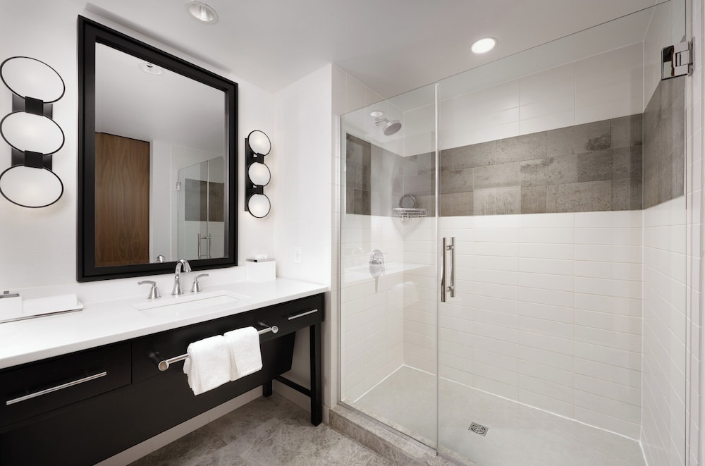 Loews Chicago Hotel — Hotel rooms in Chicago, Illinois
